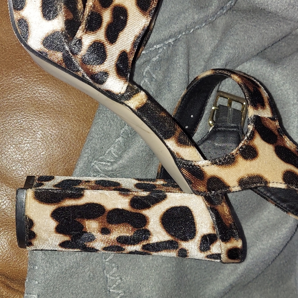 Heels - Picture 2 of 3